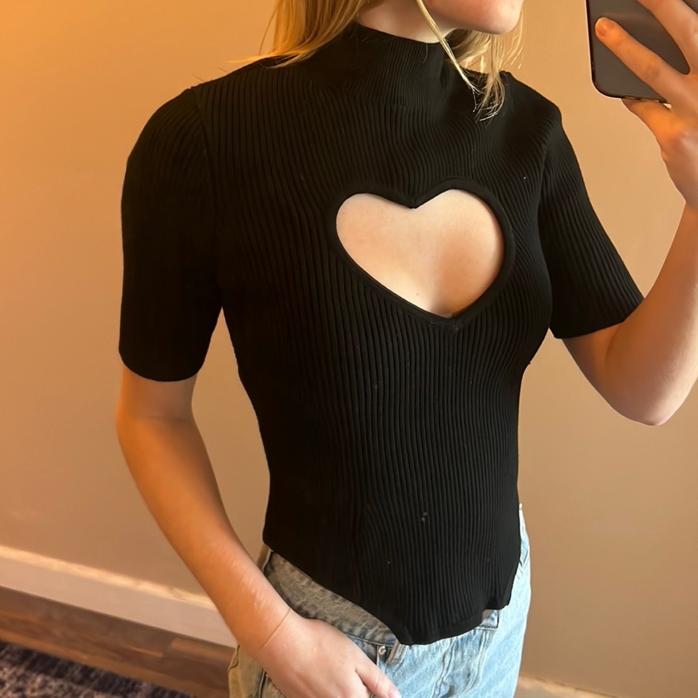 🖤fleur du mal cut out heart top heavy fabric